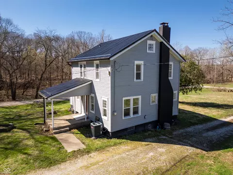 Exterior - 749 S River Rd, Covington, IN 47932 photo 4 of 10