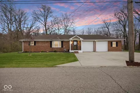 1812 S Clark Rd, Shelbyville, IN 46176