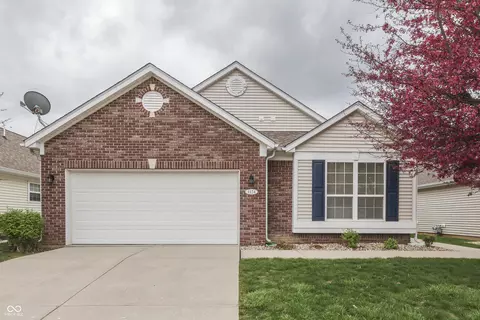 1124 Lincoln Park East Dr, Greenwood, IN 46142