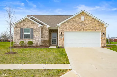 1212 Bontrager Ln, Shelbyville, IN 46176