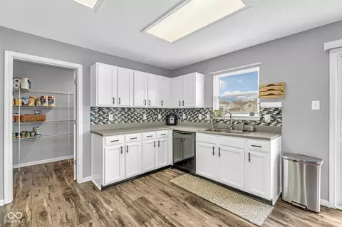 Kitchen - 2297 Shadowbrook Dr, Plainfield, IN 46168 photo 3 of 4
