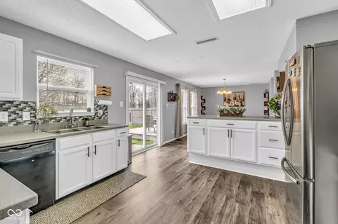 Kitchen - 2297 Shadowbrook Dr, Plainfield, IN 46168 photo 4 of 4