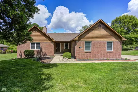 2100 Deer Lake Dr, Martinsville, IN 46151
