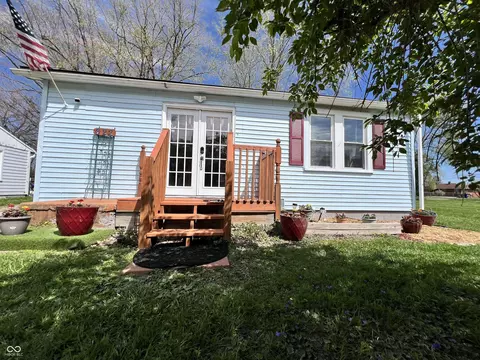 622 8th St, Shelbyville, IN 46176