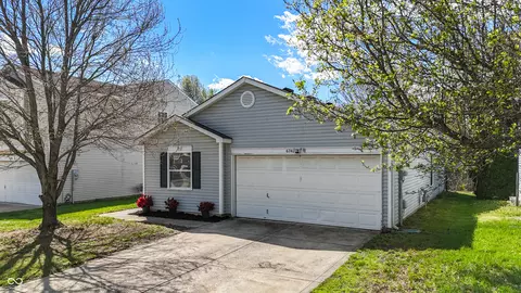 6748 Earlswood Dr, Indianapolis, IN 46217