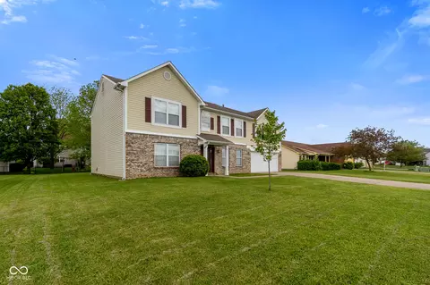 665 Hummingbird Ln, Whiteland, IN 46184