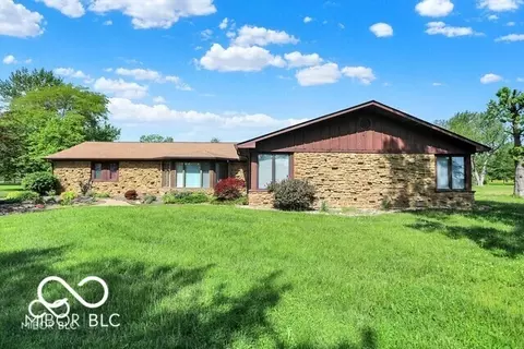 5272 N Graham Rd, Whiteland, IN 46184