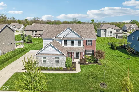 3769 Conifer Dr, Zionsville, IN 46077