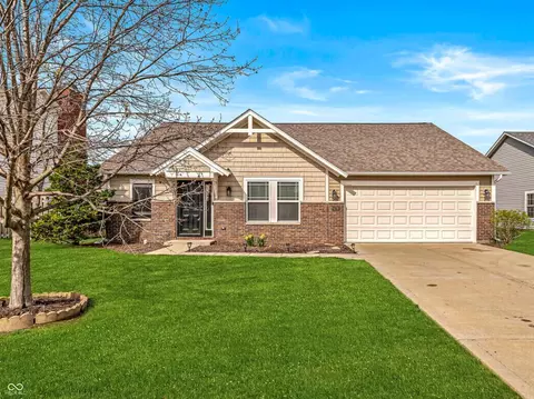6178 N Woodhaven Dr, Mccordsville, IN 46055