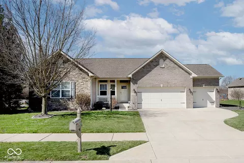 9716 N Mariners Crst, Mccordsville, IN 46055