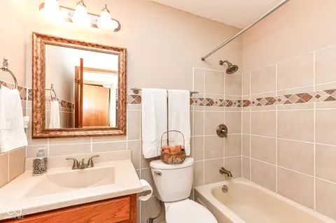7812 Hampton Pl, Fishers, IN 46038 photo 22