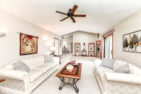 7812 Hampton Pl, Fishers, IN 46038 photo 3