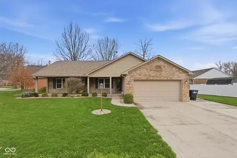 1247 Smoketree Dr, Beech Grove, IN 46107