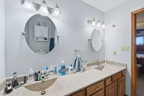 Bath - 8749 Carriage Ln, Pendleton, IN 46064 photo 1 of 5