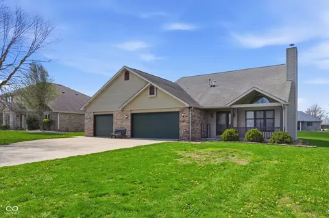 8749 Carriage Ln, Pendleton, IN 46064
