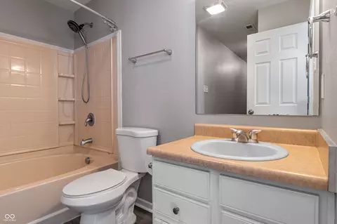 Bath - 9416 W Constellation Dr, Pendleton, IN 46064 photo 1 of 3