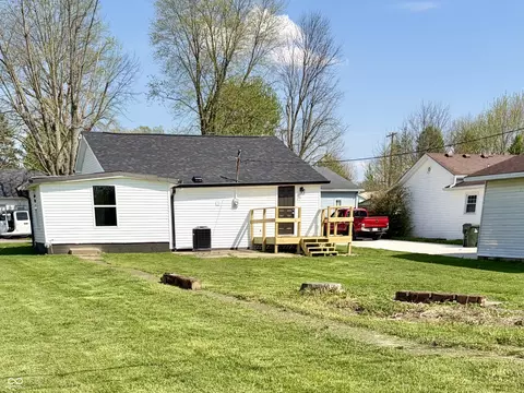 Exterior - 402 Walnut St, Hope, IN 47246 photo 4 of 4