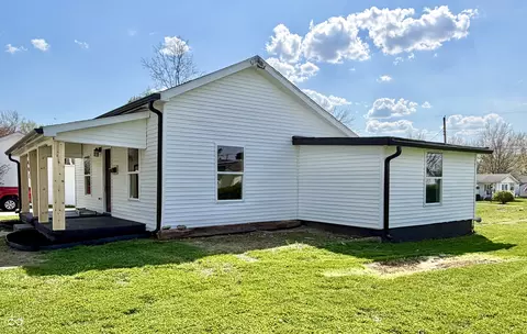 Exterior - 402 Walnut St, Hope, IN 47246 photo 2 of 4