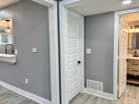 Entry Way - 402 Walnut St, Hope, IN 47246 photo 2 of 3
