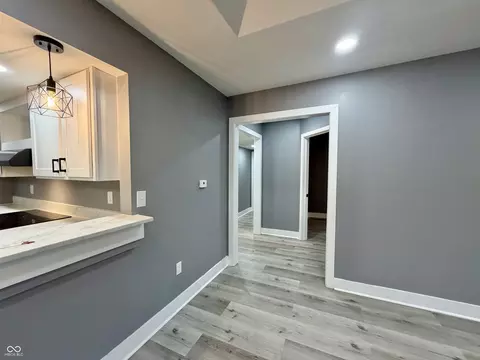 Entry Way - 402 Walnut St, Hope, IN 47246 photo 1 of 3