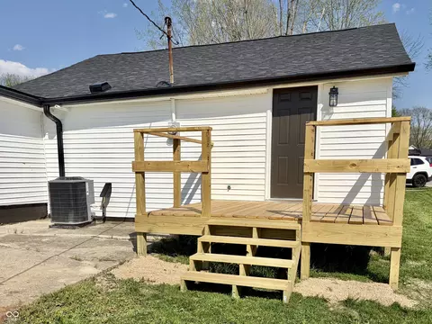 Exterior - 402 Walnut St, Hope, IN 47246 photo 3 of 4