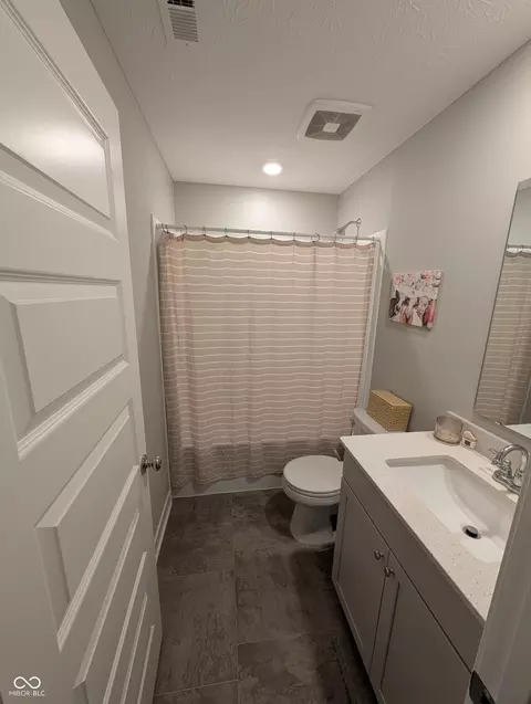 Bath - 8631 Kellner St, Pendleton, IN 46064 photo 1 of 5