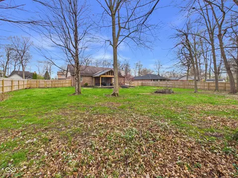 Exterior - 1102 Evergreen Ct, Anderson, IN 46012 photo 6 of 7