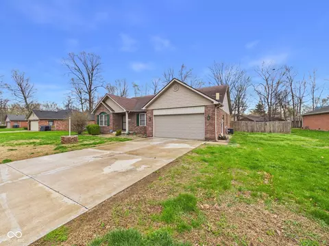 Exterior - 1102 Evergreen Ct, Anderson, IN 46012 photo 1 of 7