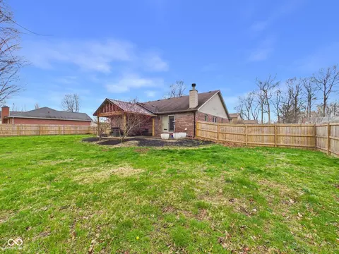 Exterior - 1102 Evergreen Ct, Anderson, IN 46012 photo 3 of 7