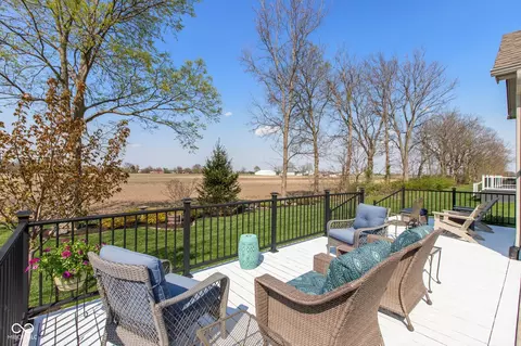4220 Backstretch Ln, Bargersville, IN 46106