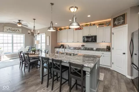 4220 Backstretch Ln, Bargersville, IN 46106