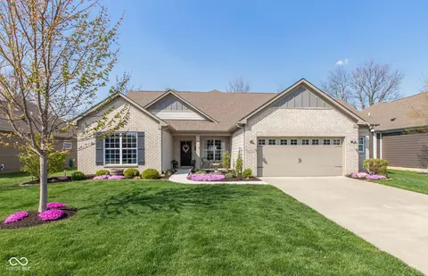 4220 Backstretch Ln, Bargersville, IN 46106