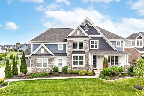 4825 Aberdeen Dr, Zionsville, IN 46077