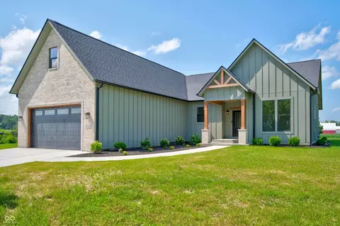 9036 E Gayle Dr, Morgantown, IN 46160
