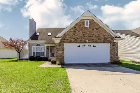 9240 Crossing Dr, Fishers, IN 46037