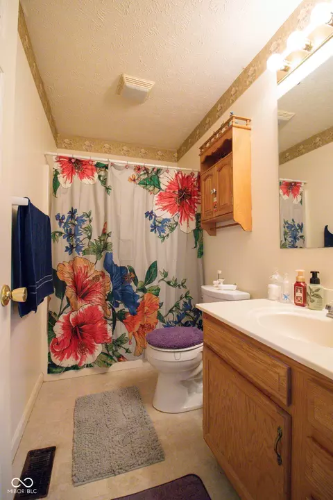 Bath - 400 Winding Brook Dr, Centerville, IN 47330 photo 1 of 3
