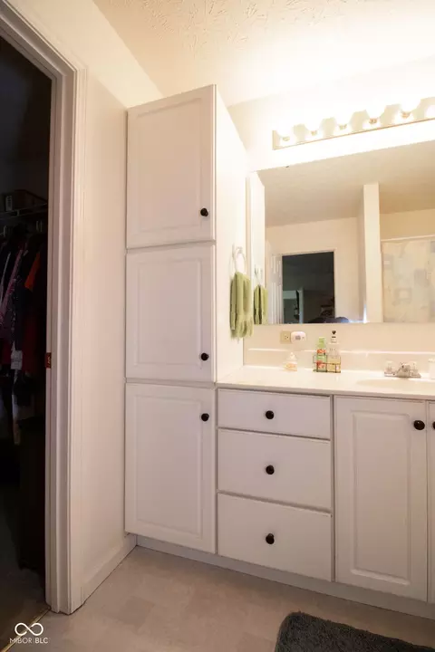 Bath - 400 Winding Brook Dr, Centerville, IN 47330 photo 3 of 3