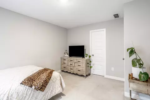 Bedroom - 8822 Lester Pl, Pendleton, IN 46064 photo 8 of 10