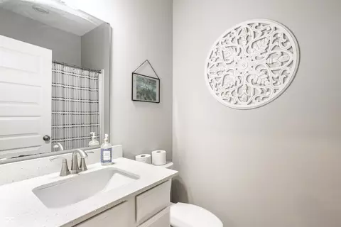 Bath - 8822 Lester Pl, Pendleton, IN 46064 photo 1 of 3