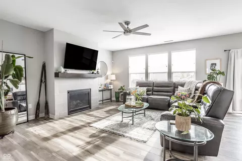 Living - 8822 Lester Pl, Pendleton, IN 46064 photo 1 of 2