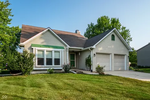 1642 Waterford Dr, Zionsville, IN 46077