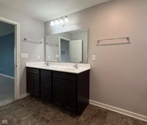 Bath - 1675 Devonshire Ave, Avon, IN 46123 photo 4 of 5