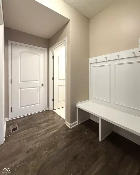 Entry Way - 1675 Devonshire Ave, Avon, IN 46123 photo 2 of 2