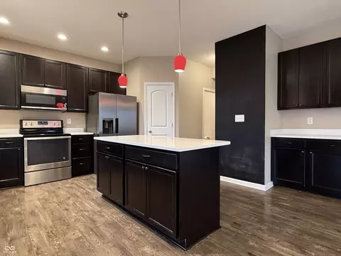Kitchen - 1675 Devonshire Ave, Avon, IN 46123 photo 2 of 4