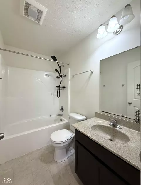Bath - 1675 Devonshire Ave, Avon, IN 46123 photo 5 of 5
