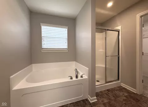 Bath - 1675 Devonshire Ave, Avon, IN 46123 photo 3 of 5