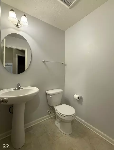 Bath - 1675 Devonshire Ave, Avon, IN 46123 photo 1 of 5