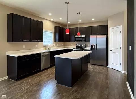 Kitchen - 1675 Devonshire Ave, Avon, IN 46123 photo 3 of 4