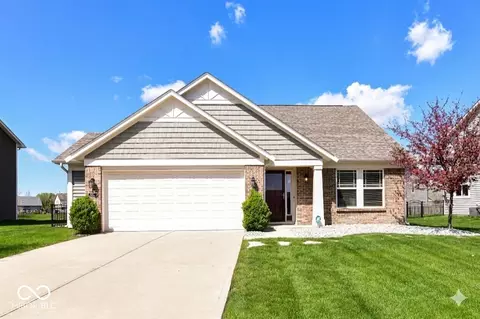 6236 N Woods Edge Ct, Mccordsville, IN 46055