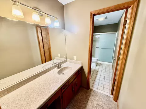 Bath - 621 Elm Dr, Plainfield, IN 46168 photo 2 of 3